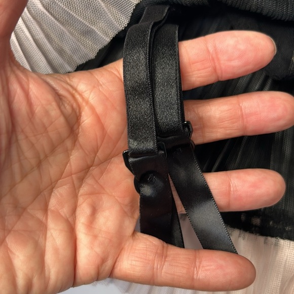 Seductivewear by Cinema Sheer Tulle Pleated Mini Skirt with Garters & Thong Sz M - Picture 9 of 11